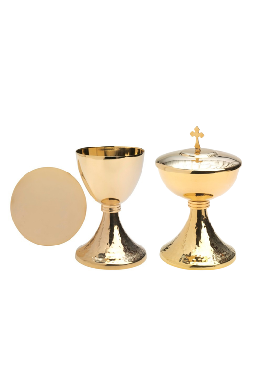 Cáliz con patena y Copón Dorado con base martillada