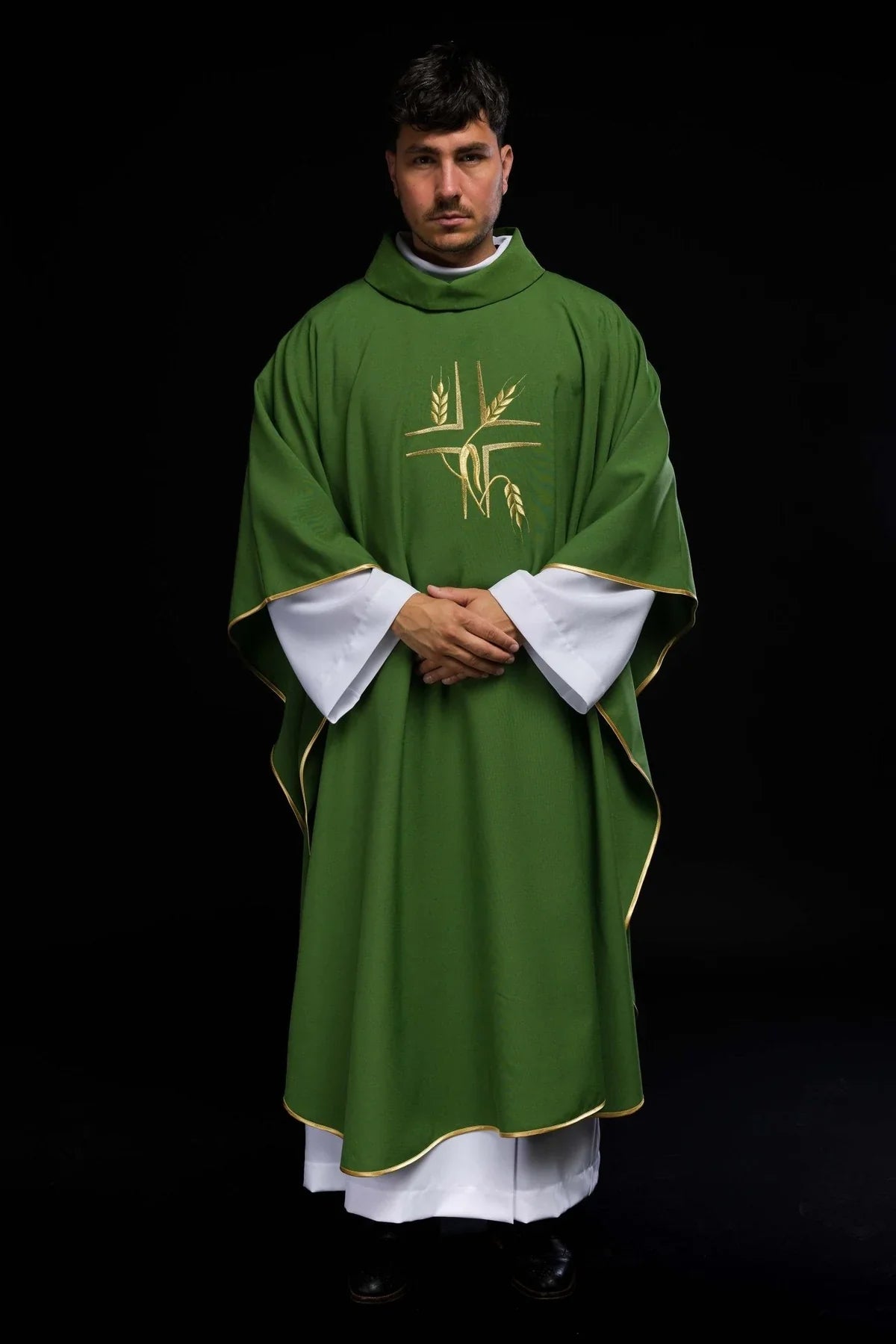 Casulla poliester con bordado de la Cruz y Espigas