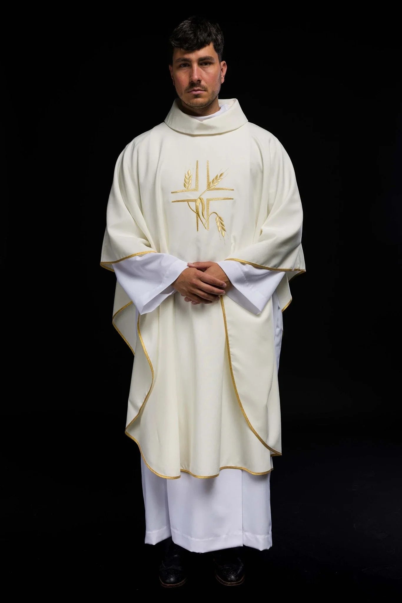 Casulla poliester con bordado de la Cruz y Espigas