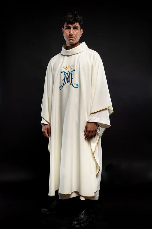 Casulla poliester bordada con motivo mariano