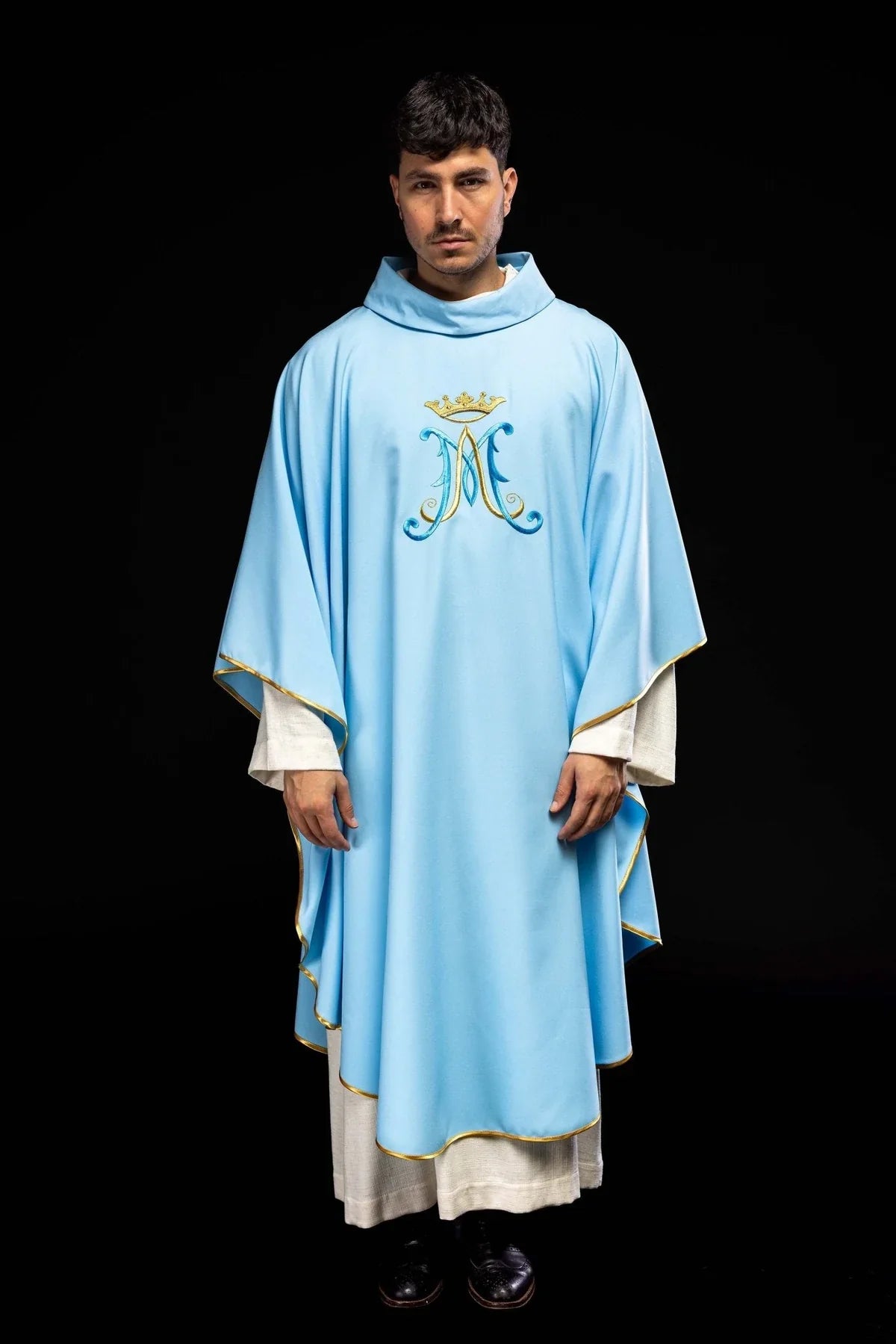 Casulla poliester bordada con motivo mariano