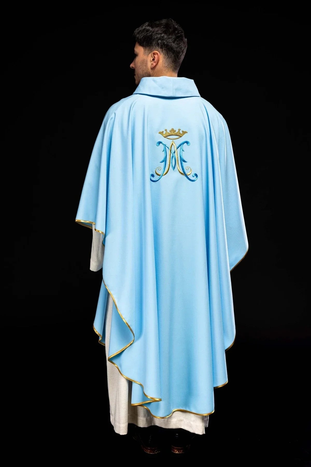 Casulla poliester bordada con motivo mariano