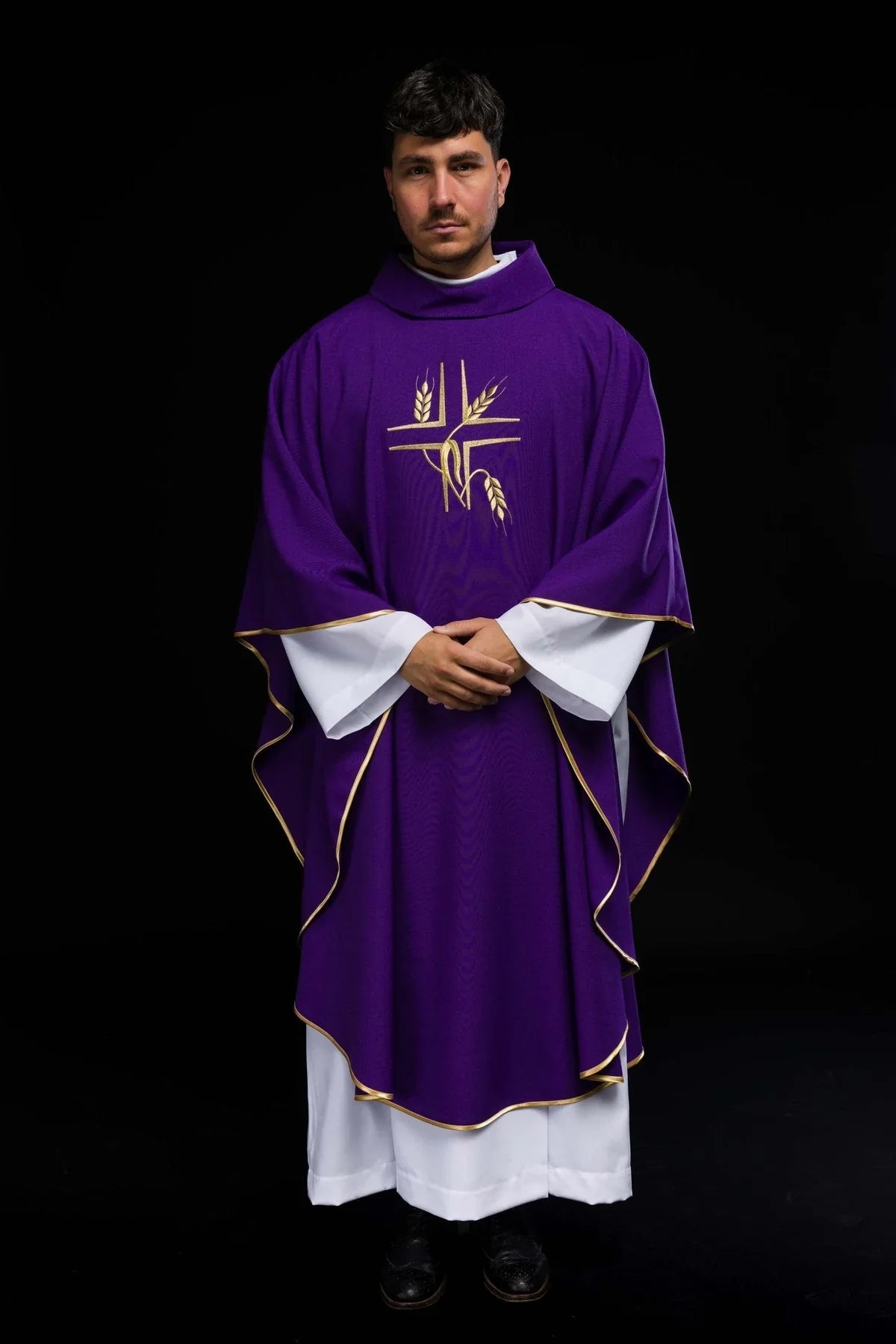 Casulla poliester con bordado de la Cruz y Espigas